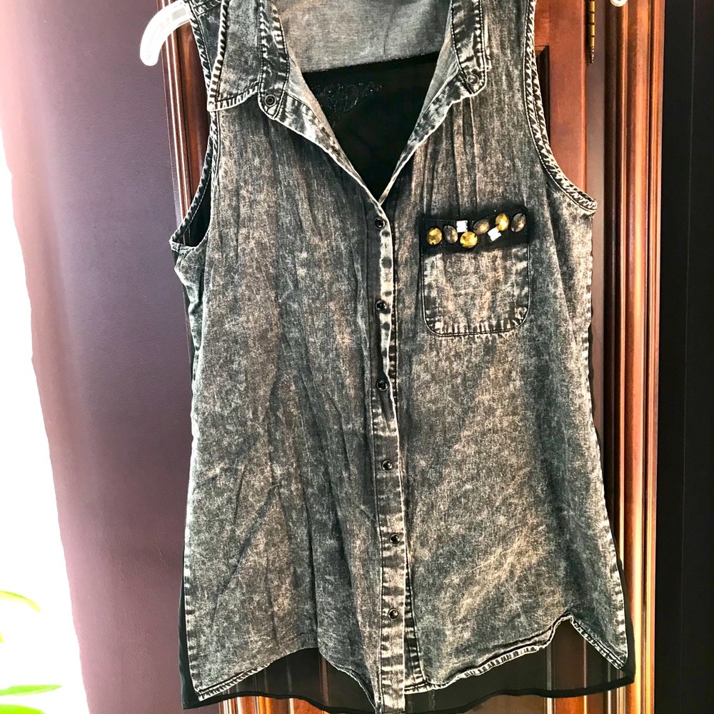 Buckle button down women’s shirt